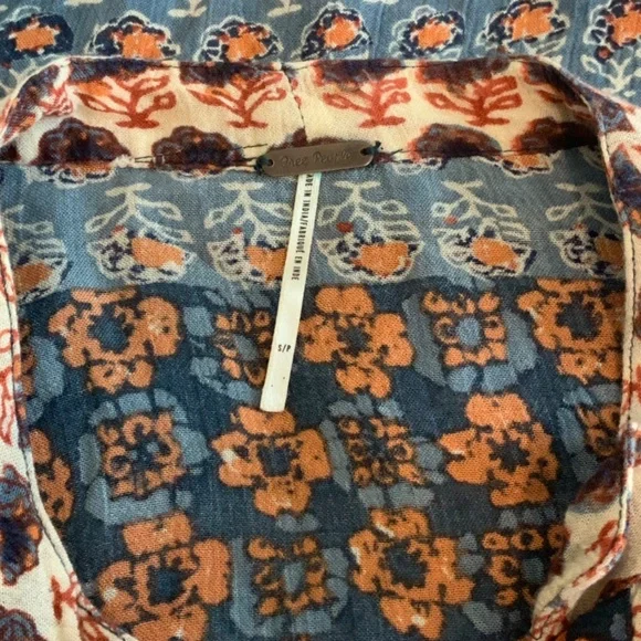 Free People Button-down graphic shirt - Picture 3 of 6